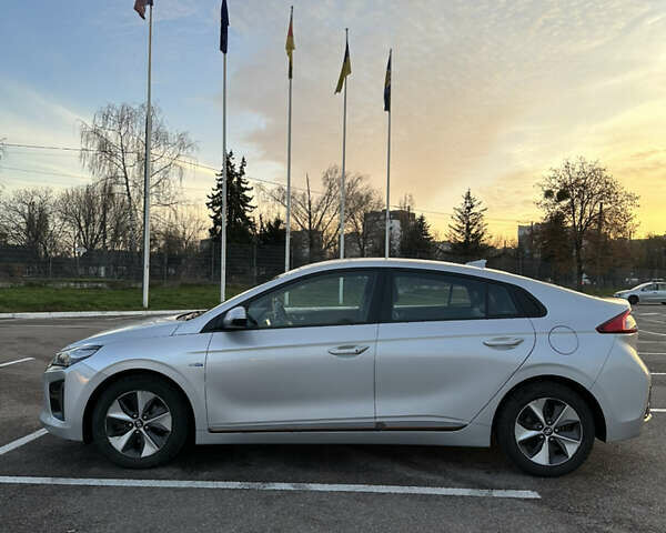 Серый Хендай Ioniq, объемом двигателя 0 л и пробегом 100 тыс. км за 13500 $, фото 9 на Automoto.ua