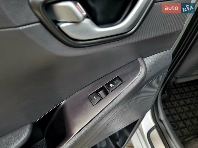 Серый Хендай Ioniq, объемом двигателя 0 л и пробегом 137 тыс. км за 12950 $, фото 24 на Automoto.ua