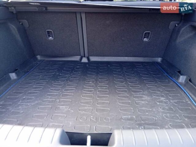 Серый Хендай Ioniq, объемом двигателя 0 л и пробегом 90 тыс. км за 13900 $, фото 37 на Automoto.ua