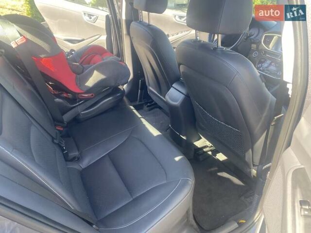 Серый Хендай Ioniq, объемом двигателя 1.58 л и пробегом 99 тыс. км за 17900 $, фото 12 на Automoto.ua