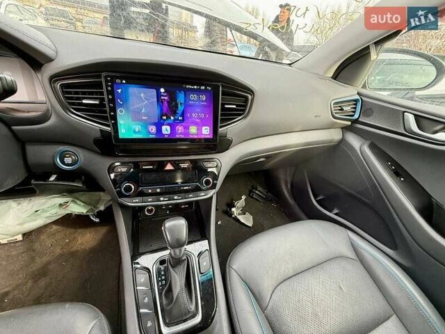 Серый Хендай Ioniq, объемом двигателя 1.6 л и пробегом 129 тыс. км за 7900 $, фото 25 на Automoto.ua