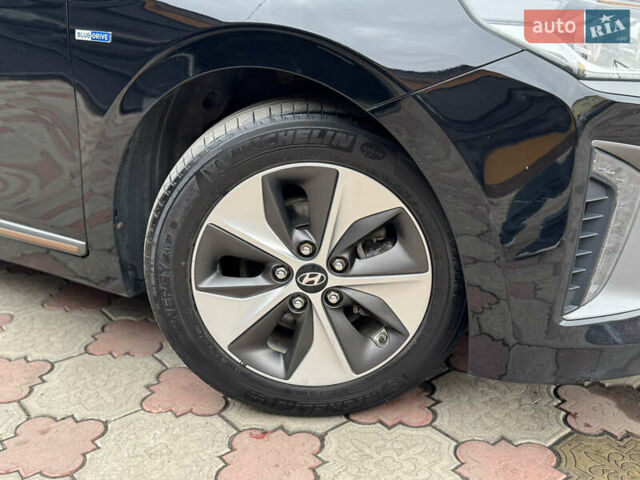 Серый Хендай Ioniq, объемом двигателя 0 л и пробегом 107 тыс. км за 12499 $, фото 58 на Automoto.ua