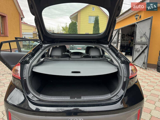 Серый Хендай Ioniq, объемом двигателя 0 л и пробегом 107 тыс. км за 12499 $, фото 16 на Automoto.ua