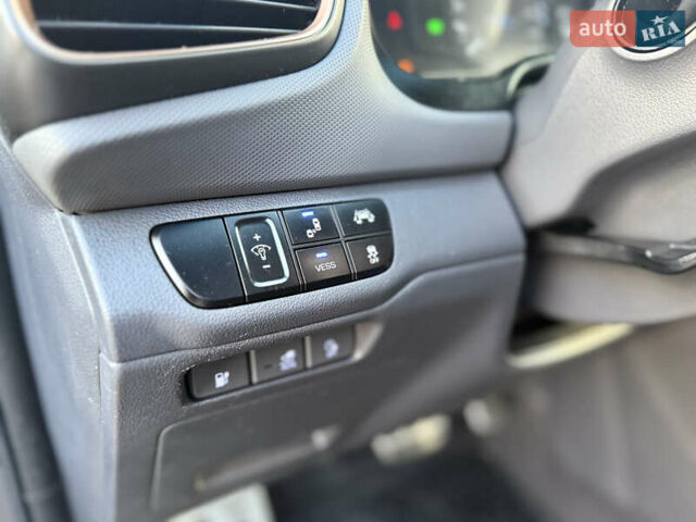 Серый Хендай Ioniq, объемом двигателя 0 л и пробегом 109 тыс. км за 13899 $, фото 25 на Automoto.ua