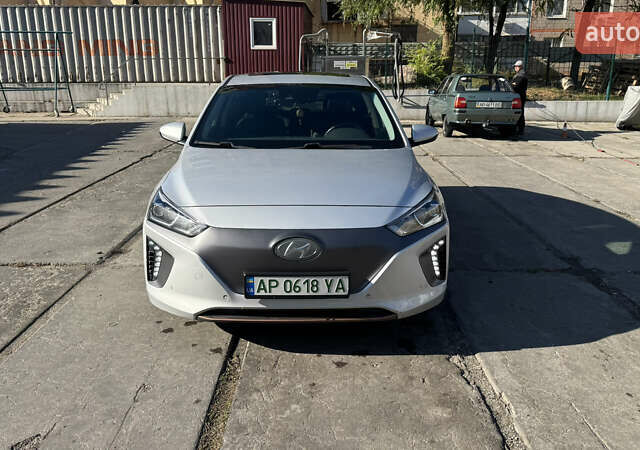 Серый Хендай Ioniq, объемом двигателя 0 л и пробегом 182 тыс. км за 15550 $, фото 2 на Automoto.ua