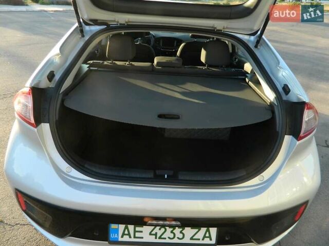 Сірий Хендай Ioniq, об'ємом двигуна 0 л та пробігом 91 тис. км за 13300 $, фото 12 на Automoto.ua