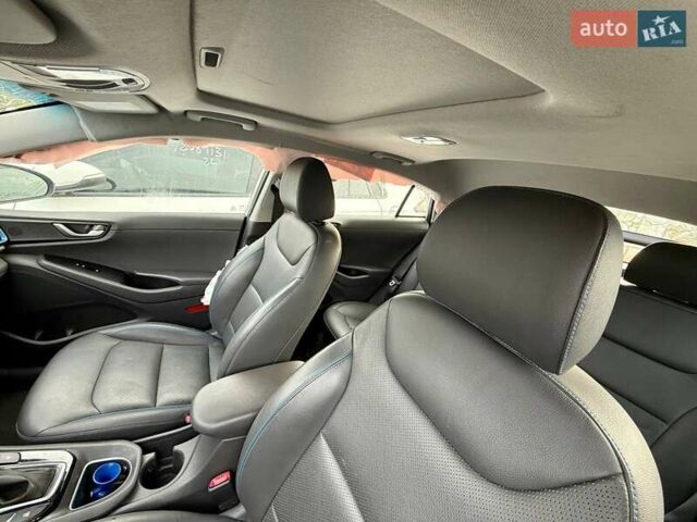 Серый Хендай Ioniq, объемом двигателя 1.6 л и пробегом 129 тыс. км за 7900 $, фото 23 на Automoto.ua