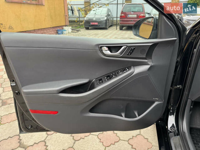 Серый Хендай Ioniq, объемом двигателя 0 л и пробегом 107 тыс. км за 12499 $, фото 11 на Automoto.ua