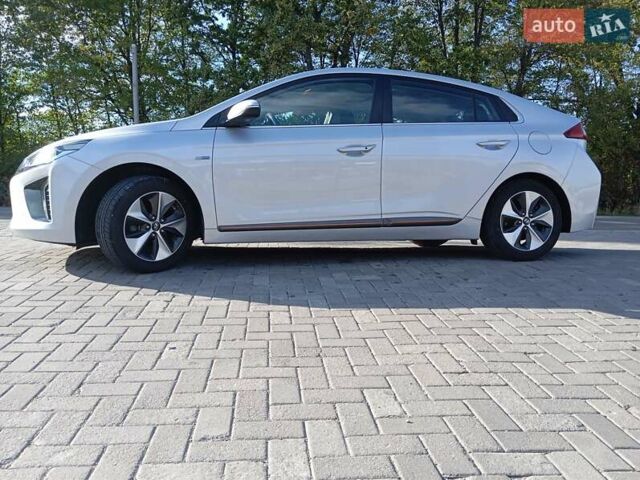 Серый Хендай Ioniq, объемом двигателя 0 л и пробегом 90 тыс. км за 13900 $, фото 9 на Automoto.ua
