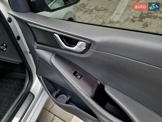 Серый Хендай Ioniq, объемом двигателя 0 л и пробегом 137 тыс. км за 12950 $, фото 27 на Automoto.ua