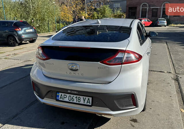Серый Хендай Ioniq, объемом двигателя 0 л и пробегом 182 тыс. км за 15550 $, фото 3 на Automoto.ua