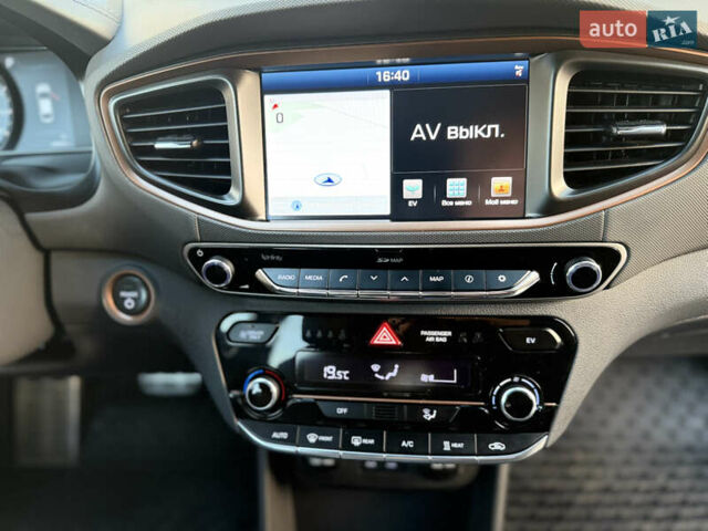 Серый Хендай Ioniq, объемом двигателя 0 л и пробегом 109 тыс. км за 13899 $, фото 36 на Automoto.ua