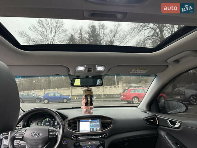 Сірий Хендай Ioniq, об'ємом двигуна 0 л та пробігом 148 тис. км за 13600 $, фото 17 на Automoto.ua