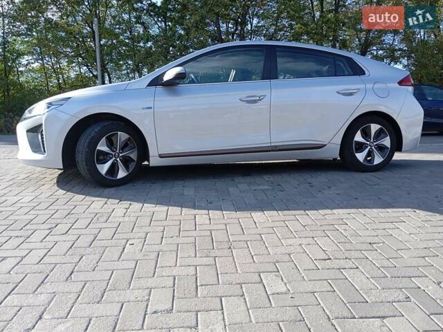 Серый Хендай Ioniq, объемом двигателя 0 л и пробегом 90 тыс. км за 13900 $, фото 10 на Automoto.ua