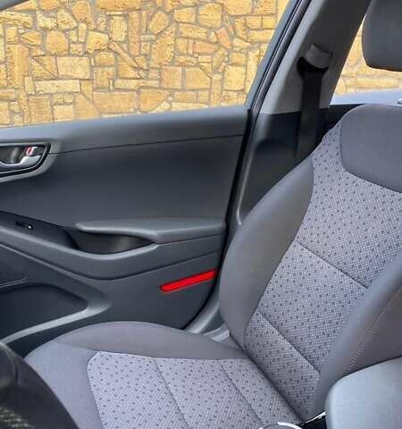 Серый Хендай Ioniq, объемом двигателя 0 л и пробегом 108 тыс. км за 13700 $, фото 24 на Automoto.ua