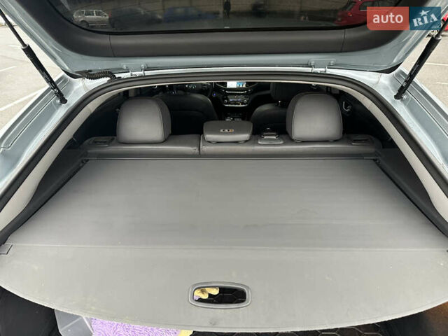 Сірий Хендай Ioniq, об'ємом двигуна 0 л та пробігом 148 тис. км за 13600 $, фото 19 на Automoto.ua