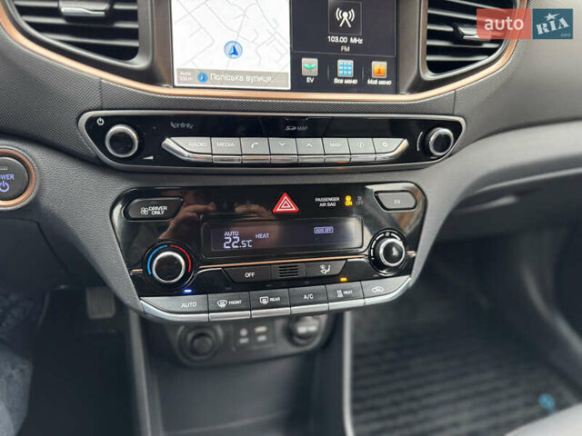 Серый Хендай Ioniq, объемом двигателя 0 л и пробегом 107 тыс. км за 12499 $, фото 50 на Automoto.ua