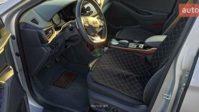 Серый Хендай Ioniq, объемом двигателя 0 л и пробегом 97 тыс. км за 14500 $, фото 3 на Automoto.ua