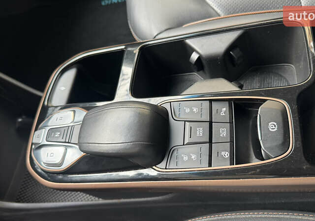 Серый Хендай Ioniq, объемом двигателя 0 л и пробегом 182 тыс. км за 15550 $, фото 14 на Automoto.ua