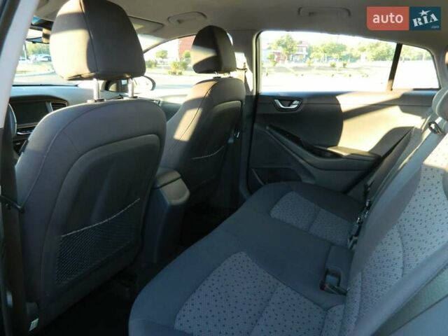 Сірий Хендай Ioniq, об'ємом двигуна 0 л та пробігом 91 тис. км за 13300 $, фото 20 на Automoto.ua