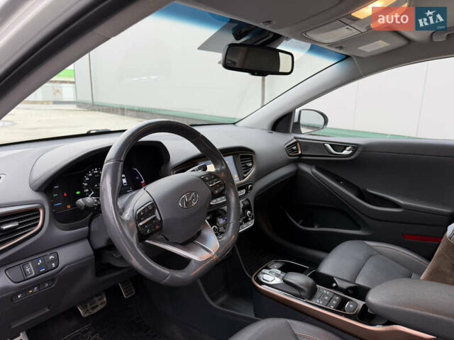 Серый Хендай Ioniq, объемом двигателя 0 л и пробегом 87 тыс. км за 13500 $, фото 11 на Automoto.ua