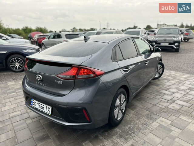 Серый Хендай Ioniq, объемом двигателя 1.6 л и пробегом 272 тыс. км за 12999 $, фото 2 на Automoto.ua