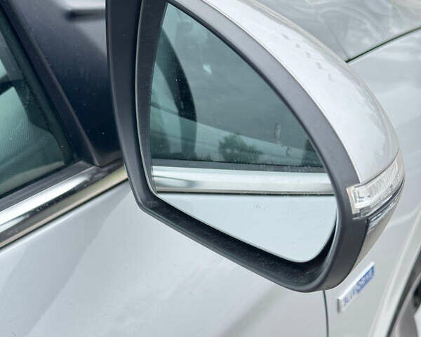 Серый Хендай Ioniq, объемом двигателя 0 л и пробегом 117 тыс. км за 13450 $, фото 7 на Automoto.ua