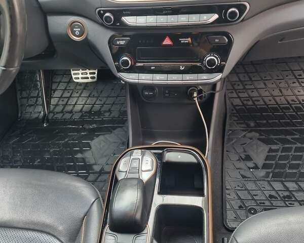 Хендай Ioniq 2018 в Виннице на Automoto.ua Серый Хендай Ioniq, объемом двигателя 0 л и пробегом 93 тыс. км за 15300 $, фото 6 на Automoto.ua