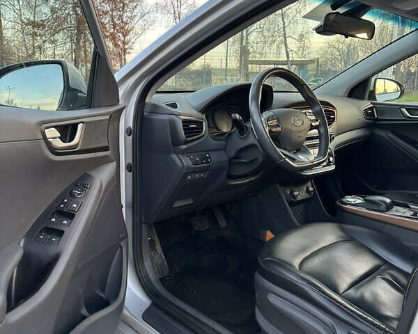 Серый Хендай Ioniq, объемом двигателя 0 л и пробегом 100 тыс. км за 13500 $, фото 3 на Automoto.ua
