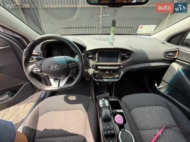 Серый Хендай Ioniq, объемом двигателя 0 л и пробегом 109 тыс. км за 14000 $, фото 17 на Automoto.ua