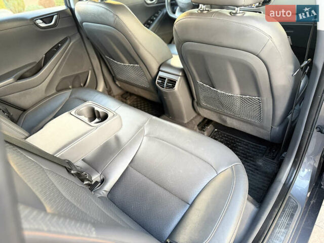 Серый Хендай Ioniq, объемом двигателя 0 л и пробегом 109 тыс. км за 13899 $, фото 30 на Automoto.ua