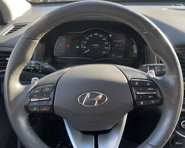 Сірий Хендай Ioniq, об'ємом двигуна 0 л та пробігом 121 тис. км за 12800 $, фото 22 на Automoto.ua