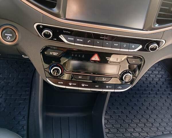 Серый Хендай Ioniq, объемом двигателя 0 л и пробегом 90 тыс. км за 13900 $, фото 28 на Automoto.ua