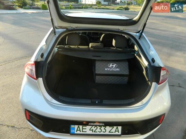 Сірий Хендай Ioniq, об'ємом двигуна 0 л та пробігом 91 тис. км за 13300 $, фото 18 на Automoto.ua