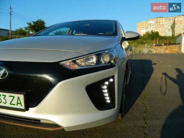 Сірий Хендай Ioniq, об'ємом двигуна 0 л та пробігом 91 тис. км за 13300 $, фото 4 на Automoto.ua