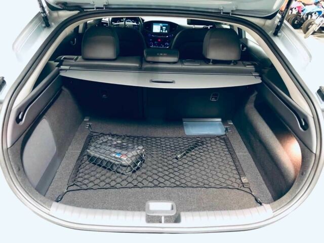 Сірий Хендай Ioniq, об'ємом двигуна 0 л та пробігом 93 тис. км за 13100 $, фото 4 на Automoto.ua