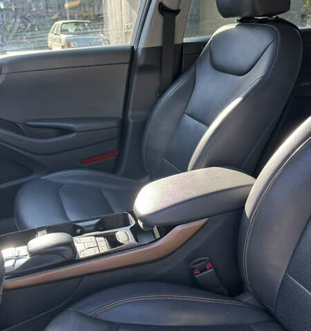 Серый Хендай Ioniq, объемом двигателя 0 л и пробегом 182 тыс. км за 15550 $, фото 6 на Automoto.ua