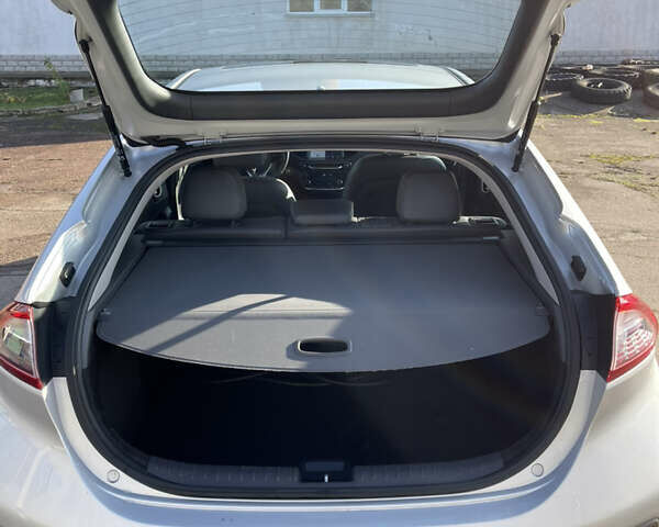 Сірий Хендай Ioniq, об'ємом двигуна 0 л та пробігом 121 тис. км за 12800 $, фото 10 на Automoto.ua