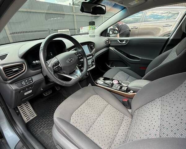 Серый Хендай Ioniq, объемом двигателя 0 л и пробегом 109 тыс. км за 14000 $, фото 4 на Automoto.ua
