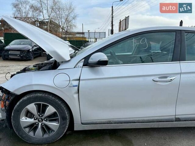 Серый Хендай Ioniq, объемом двигателя 1.6 л и пробегом 129 тыс. км за 7900 $, фото 9 на Automoto.ua