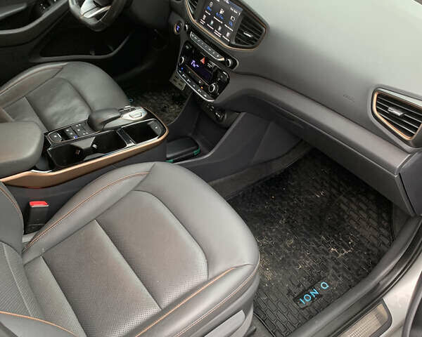 Серый Хендай Ioniq, объемом двигателя 0 л и пробегом 123 тыс. км за 13500 $, фото 10 на Automoto.ua