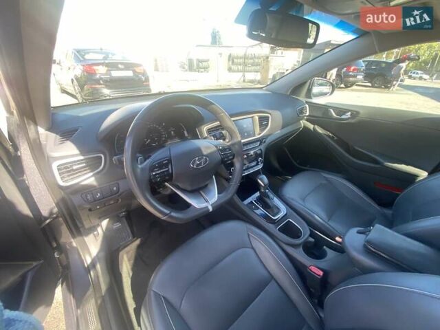 Серый Хендай Ioniq, объемом двигателя 1.58 л и пробегом 99 тыс. км за 17900 $, фото 5 на Automoto.ua