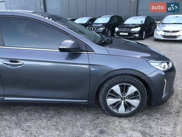 Серый Хендай Ioniq, объемом двигателя 1.6 л и пробегом 165 тыс. км за 15990 $, фото 9 на Automoto.ua