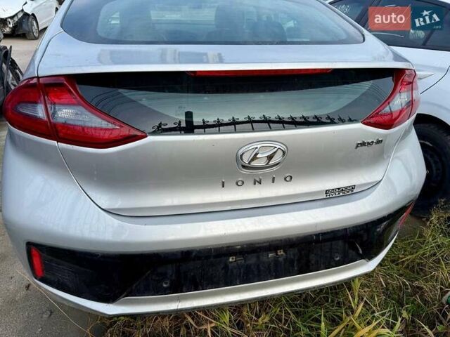 Серый Хендай Ioniq, объемом двигателя 1.6 л и пробегом 129 тыс. км за 7900 $, фото 12 на Automoto.ua