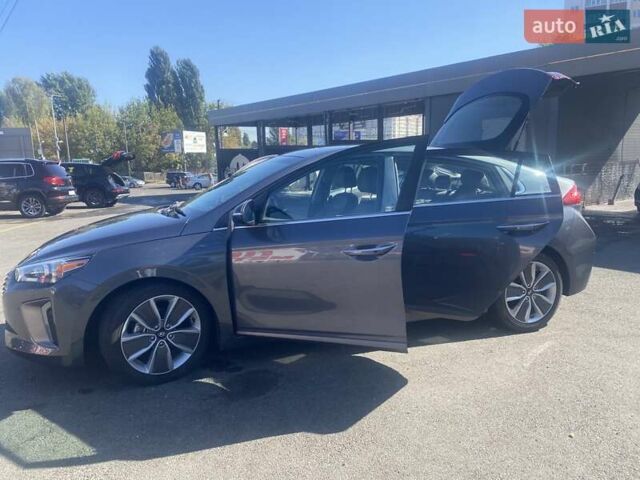 Серый Хендай Ioniq, объемом двигателя 1.58 л и пробегом 99 тыс. км за 17900 $, фото 1 на Automoto.ua