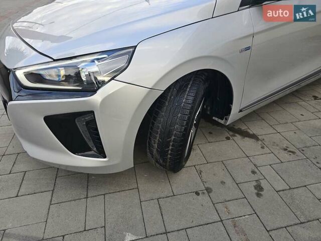 Серый Хендай Ioniq, объемом двигателя 0 л и пробегом 114 тыс. км за 11599 $, фото 3 на Automoto.ua