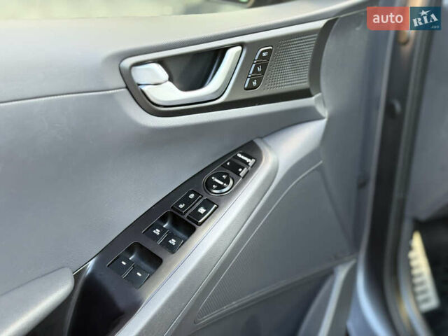 Серый Хендай Ioniq, объемом двигателя 0 л и пробегом 109 тыс. км за 13899 $, фото 19 на Automoto.ua