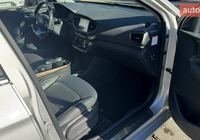 Серый Хендай Ioniq, объемом двигателя 0 л и пробегом 182 тыс. км за 15550 $, фото 8 на Automoto.ua