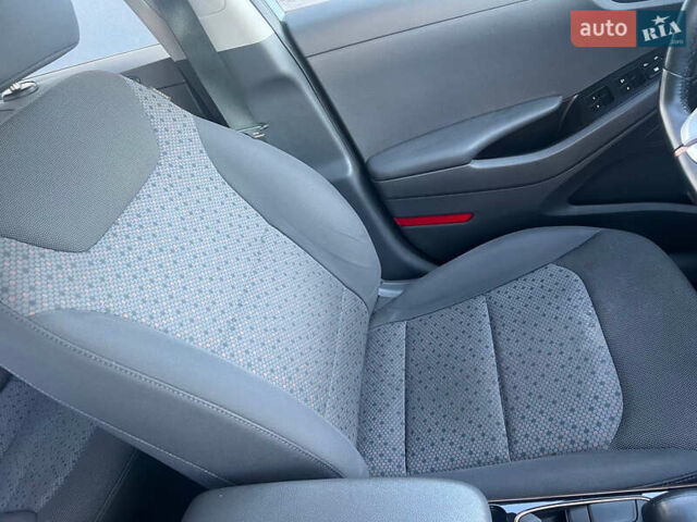 Серый Хендай Ioniq, объемом двигателя 0 л и пробегом 115 тыс. км за 11700 $, фото 9 на Automoto.ua