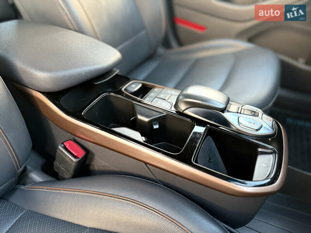 Серый Хендай Ioniq, объемом двигателя 0 л и пробегом 109 тыс. км за 13899 $, фото 35 на Automoto.ua